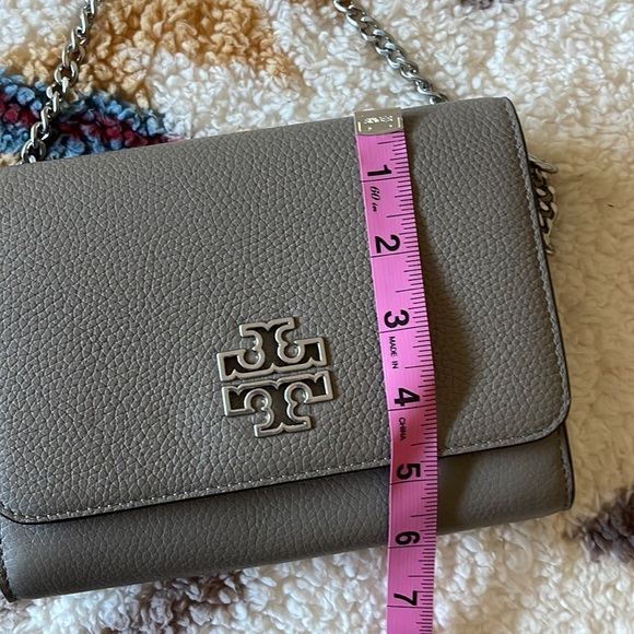 Tory Burch Britten Chain Wallet- only used a few times - Picture 9 of 12